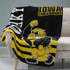 Sleep Squad Iowa Hawkeyes 60&rdquo; x 80&rdquo; Raschel Plush College Blanket