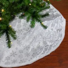 Northlight 48" Silver and White Snowflakes Christmas Tree Skirt