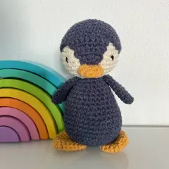 Hoooked Amigurumi DIY Kit W/Eco Barbante Yarn-Penguin Frosty
