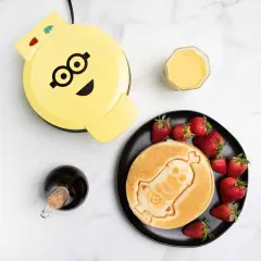 Uncanny Brands Minions Kevin Pancake Maker