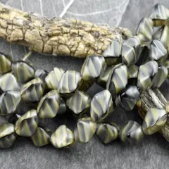 *13* 15x11mm Lt. Chroust Tri Oval Beads