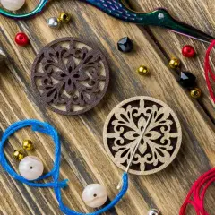 Magnetic double-sided needle holder