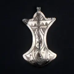 The Bead Chest Pendulum-Shaped Engraved Moroccan Pendant
