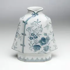AA Importing 59773 12 Inch Cape-Shaped Blue And White Vase