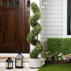 Northlight Potted Two Tone Artificial Boxwood Spiral Topiary Tree - 5.5' Green