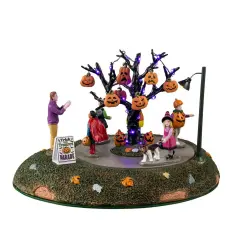 Trick Or Treaters Parade - Lemax Spooky Town