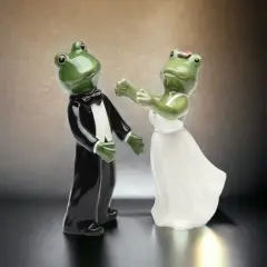 Frogs In Love - Frog Wedding Couple Salt & Pepper Shakers, Wedding D&eacute;cor, Wedding Gift, Wedding Favor, Anniversary D&eacute;cor, Anniversary Gift