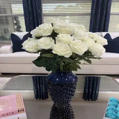 12 pcs Artificial White Roses, Silk Roses with Stems Realistic Fake Rose Flower Bouquet for Wedding Arrangement Centerpieces Party Home Table Decorations