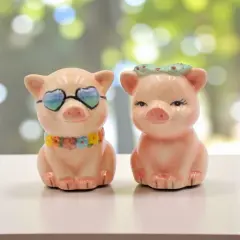 Hand Painted Ceramic Happy Pigs Salt And Pepper Shakers, Home D&eacute;cor, Gift for Her, Gift for Mom, Kitchen D&eacute;cor, Farmhouse Decor