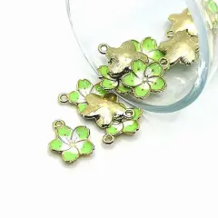 1, 4, 20 or 50 Pieces: Green and White Flower Charms