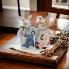 Cute Bunny Rabbit Farmers Salt and Pepper Shakers, Home D&eacute;cor, Gift for Her, Gift for Mom, Kitchen D&eacute;cor, Spring or Easter D&eacute;cor