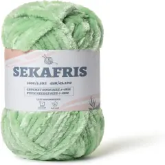 Fuzzy Chunky Chenille Yarn for Crocheting，Soft Plush Yarns for Hand Knitting，Bulky 100 g（49.2 yd） Baby Blanket Yarn for Crocheting Amigurumi，Crochet Fluffy Velvet Yarns (Light Green)