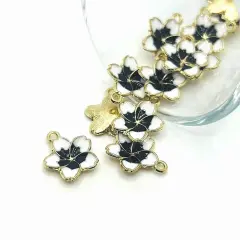 1, 4, 20 or 50 Pieces: Black and White Flower Charms