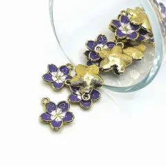 1, 4, 20 or 50 Pieces: Purple and White Flower Charms
