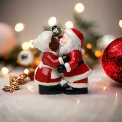 Ceramic Interracial Santa Claus and Mrs. Claus Salt and Pepper Shakers, Gift for Her, Gift for Mom, Kitchen D&eacute;cor, Christmas D&eacute;cor