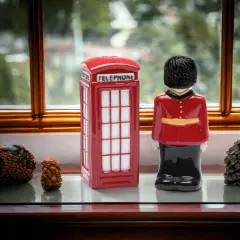 London, England: The Queen's Guard And Red Telephone Booth Salt & Pepper Shakers, Home D&eacute;cor, Gift for Her, Gift for Mom, Kitchen D&eacute;cor