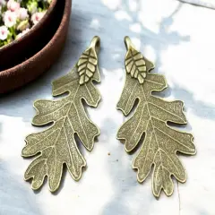 *10* 48x26mm Antique Bronze Oak Leaf Pendant