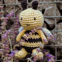 DIY Crochet Kit Honey Bee PAK279