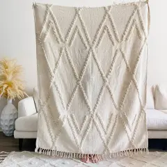 Handcrafted Bohemian Beige Tufted Throw Blanket with Tassels &ndash; Cozy & Chic