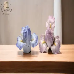 Ceramic Iris Lilac Flower Salt & Pepper Shakers, Home D&eacute;cor, Gift for Her, Gift for Mom, Kitchen D&eacute;cor, Wedding Decor