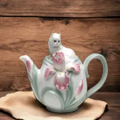 Ceramic Persian Cat with Iris Flower Teapot, Cat Lover Gift, , Gift for Her, Gift for Mom, Kitchen D&eacute;cor, Tea Party D&eacute;cor, Caf&eacute; D&eacute;cor