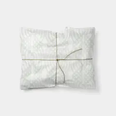 Macram&eacute; Gift Wrap