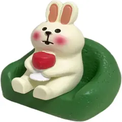 Miniature Bunny Figurines, Mini Rabbit Holding Red Wine Figurine, Resin Rabbit Easter Bunny Decor for Home Indoor Decoration, Cute Rabbit Gifts for Rabbit Lovers (Green Safa)