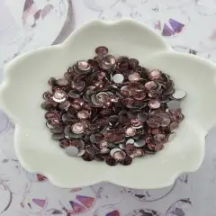 Light Amethyst - KiraKira Glass Rhinestones by CrystalNinja