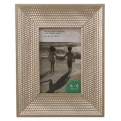Northlight Honeycomb Rectangular Picture Frame for a 4" x 6" Photo - 13.25" - Champagne Gold