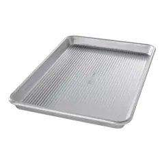 USA Pan&reg; Quarter Sheet Pan