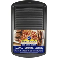 Wilton&reg; Perfect Results Oven Griddle Pan