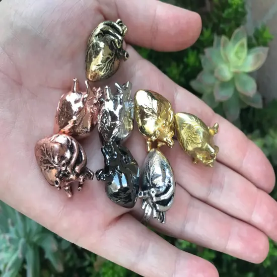 Large Anatomical Heart Pendant (K626) (1x) {3}