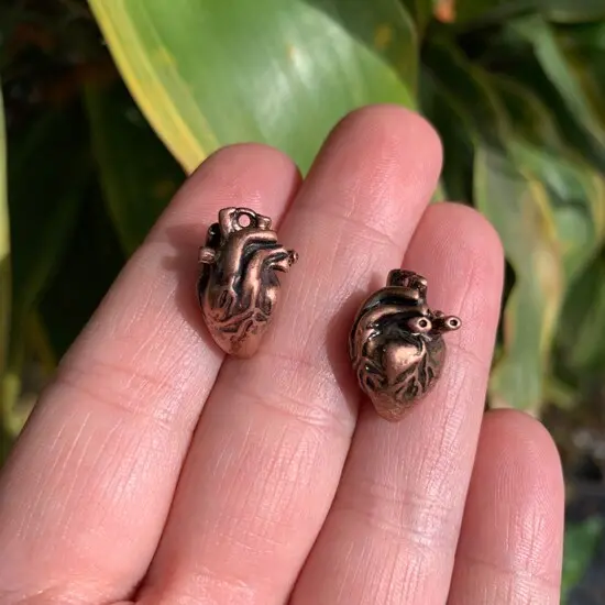 Medium Anatomical Heart Pendants (K639) {2}