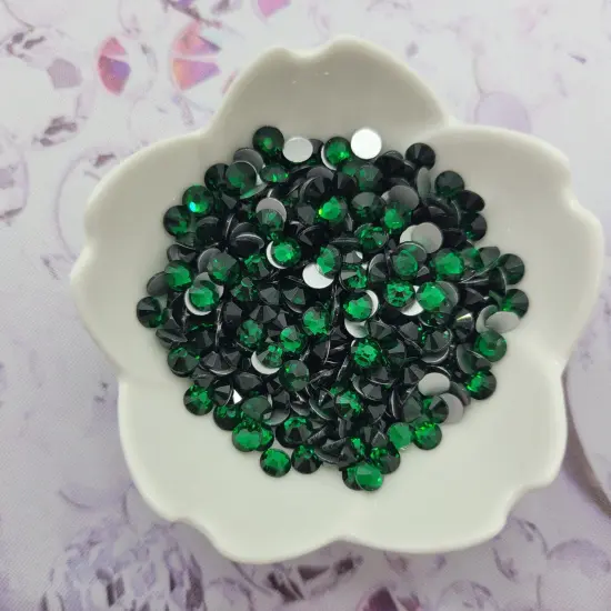 Emerald - KiraKira Glass Rhinestones by CrystalNinja {1}