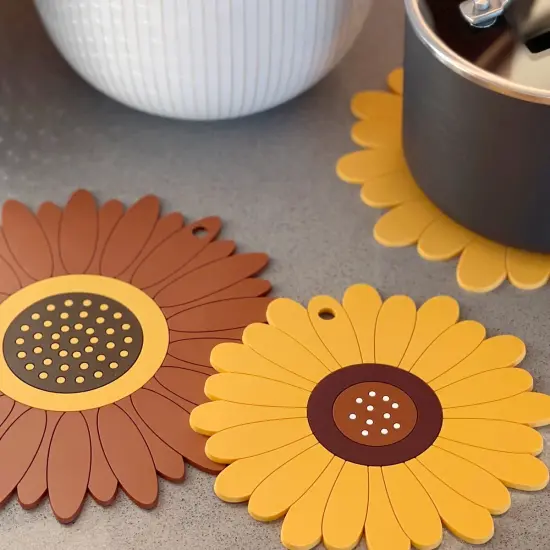Wrapables Sunflower Coasters, Trivet Mats, Pot Holders for Cups, Drinks, Pots and Pans (Set of 2) Large {6}