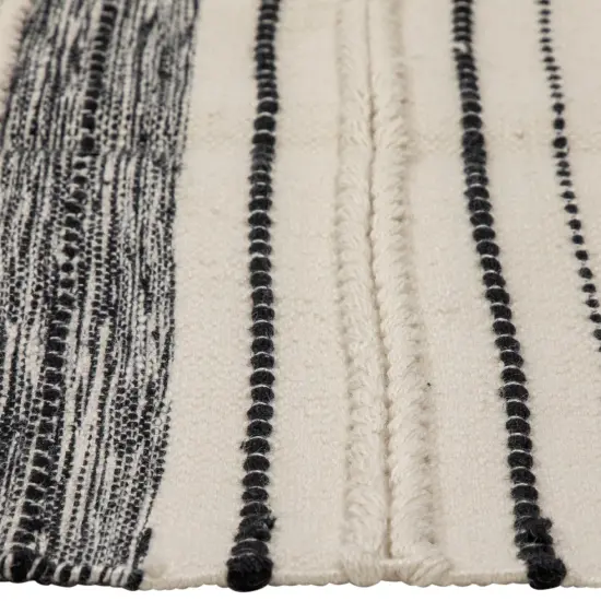 Northlight 3.5' x 2.25' Cream and Black Twisted Textured Handloom Woven Outdoor Throw Rug Blue {6}