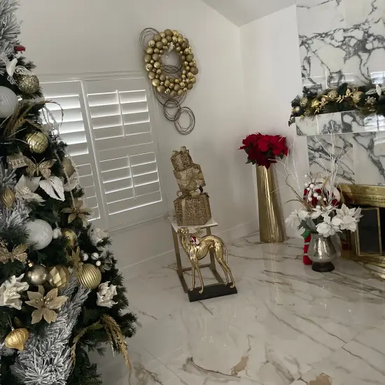 Northlight 3-Finish Shatterproof Ball Christmas Wreath - 24" - Vegas Gold - Unlit {5}