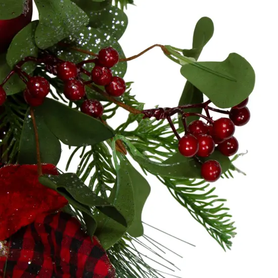 Northlight Magnolia and Red Berries Artificial Christmas Wreath - 22-Inch, Unlit Green {6}