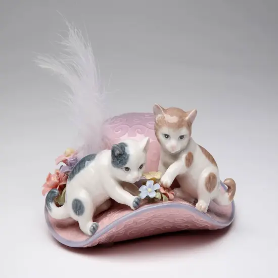 Ceramic Kittens Playing on Hat with Flowers Music Box, Home D&eacute;cor, Gift for Her, Gift for Mom, Kitchen D&eacute;cor, Cat Lovers Gift, Pet Loss Gift {3}