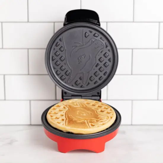 Uncanny Brands Pok&eacute;mon Charizard Waffle Maker {4}