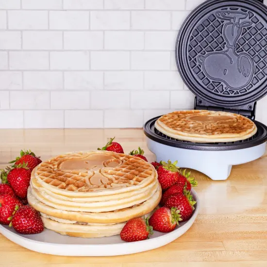 Uncanny Brands Peanuts Snoopy Waffle Maker {5}