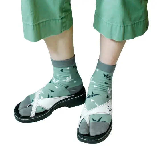 Wrapables Tabi Flip-Flop Socks (Set of 3), Origami {4}