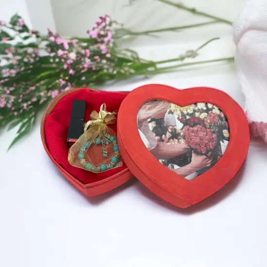 Value Pack of 12 Heart Photo Box - Large {5}