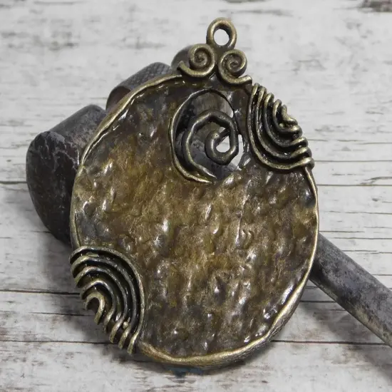 52x45mm Antique Bronze Medallion Pendant - Qty 5 {3}