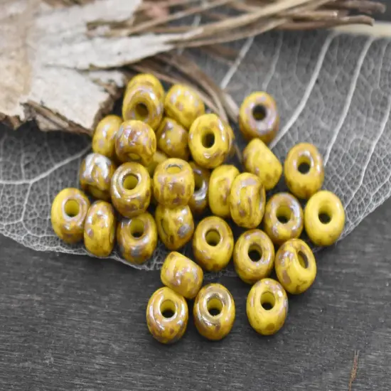 20g Lemon Rembrandt 2/0 Matubo Beads {2}