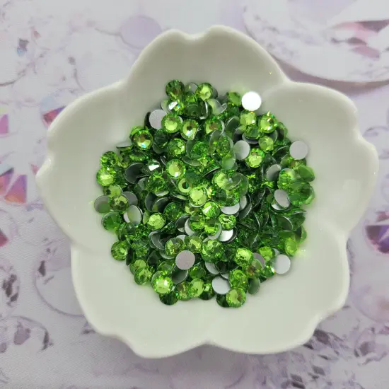 Peridot - KiraKira Glass Rhinestones by CrystalNinja {1}