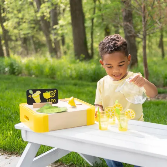 Fat Brain Toys Lemonade Stand Set {3}