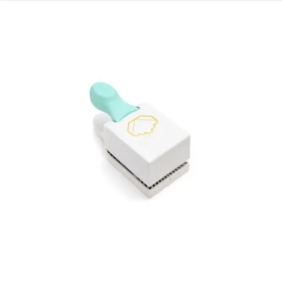 We R Memory Keepers - Embossing Punch - Photo Corner - Scallop 60000541 {3}