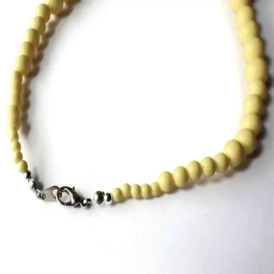 16 Inch Yellow Graduated Bead Necklace Vintage Necklace bL2 {4}
