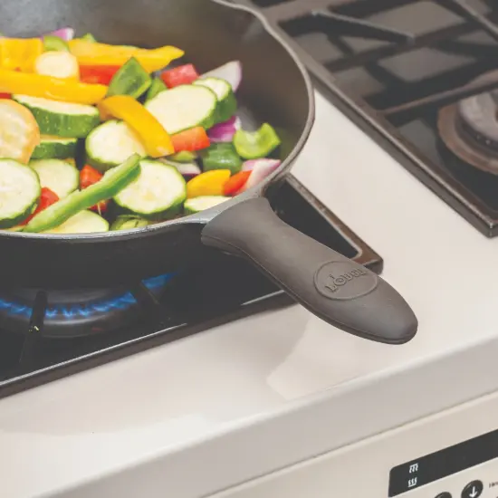 Silicone Hot Handle Holders - Red & Black (Pack of 2) {4}